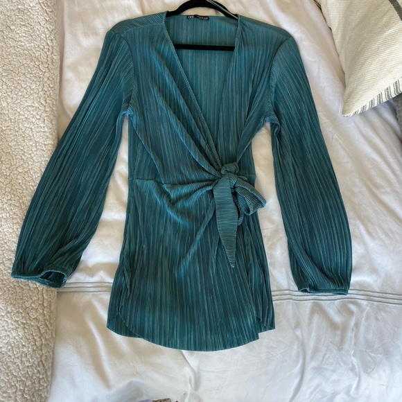 NWOT Zara satin pleated set - Picture 2 of 4